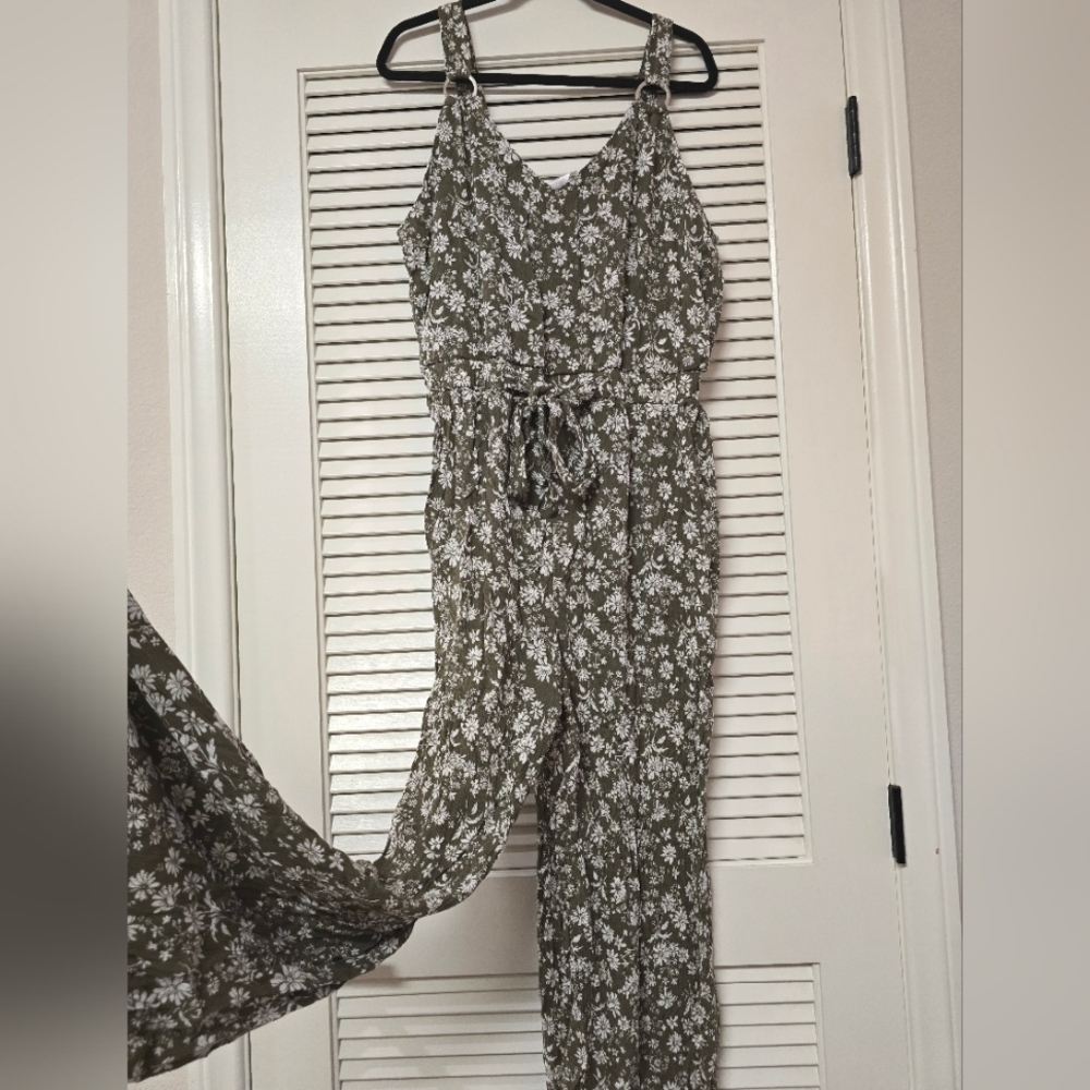 No Boundaries - (Plus-Size) Green & White Floral Sleeveless Jumpsuit